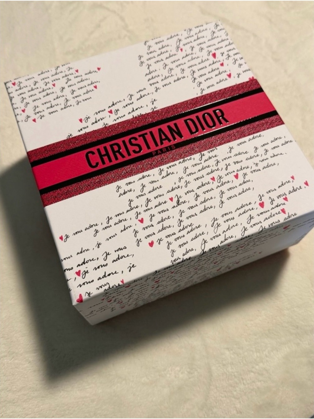 Christian Dior Valentine Gift Box in White & pink
Limited Edition 2026